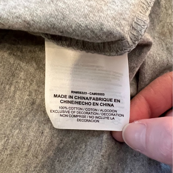 NWOT Nike Running Breathable ‘Live Fast and Kick...’ Graphic Top, Size Small - Picture 5 of 7